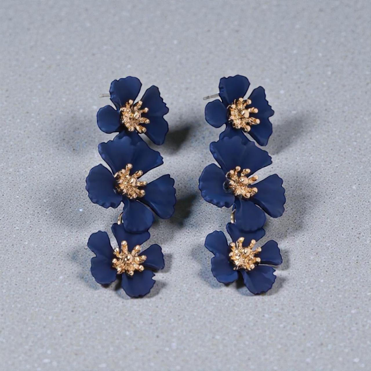 Pendientes Florales en Capas – Azul Real