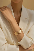 Brazalete Dorado de Diseño Circular