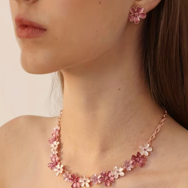 Set Floral Rosa – Collar y Aretes con Acabado en Oro de 18K
