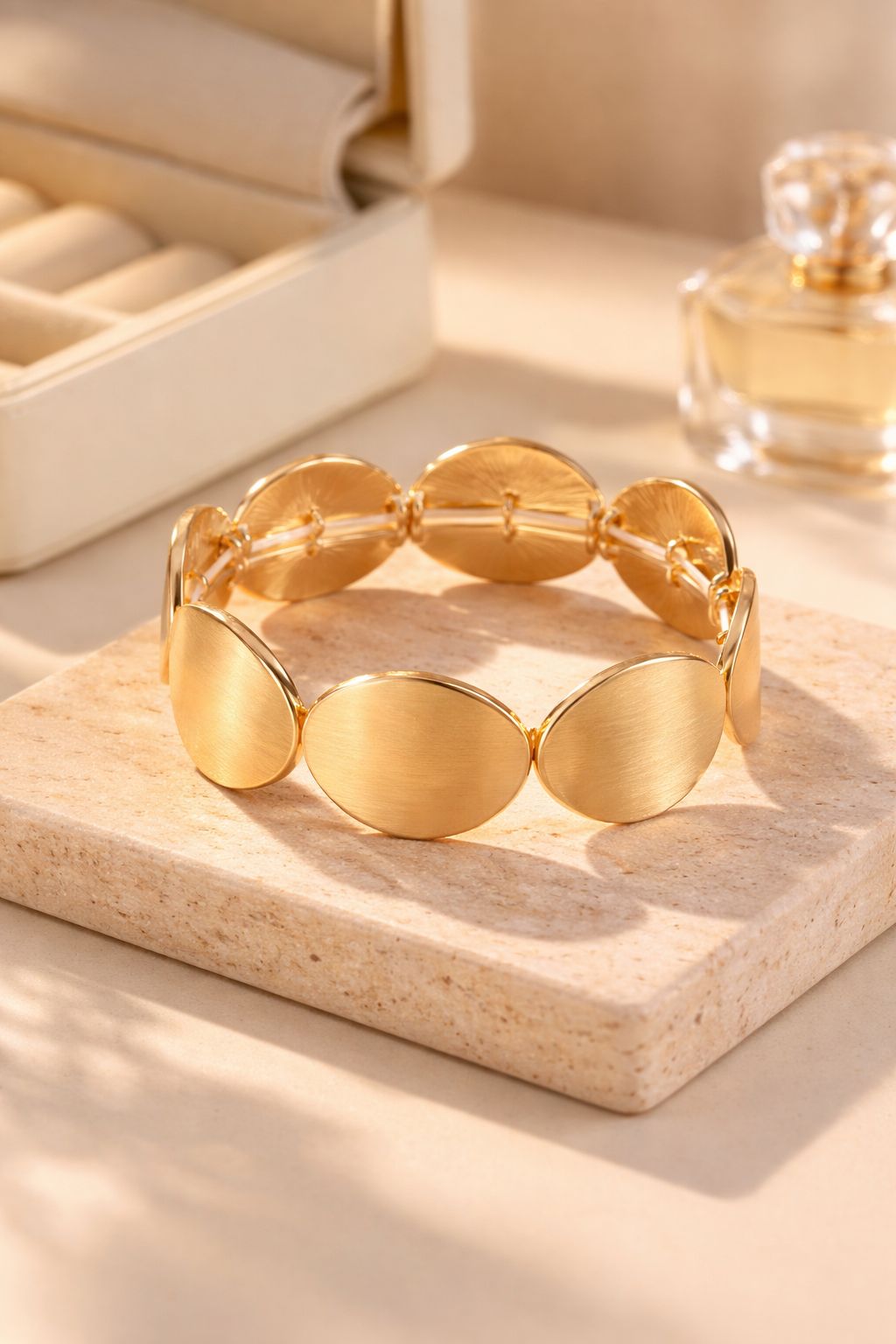Brazalete Dorado de Diseño Circular