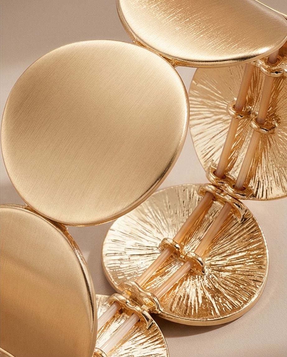 Brazalete Dorado de Diseño Circular